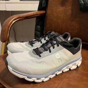 On Running CloudFlow Men's Light Gray Athletic Running Shoes